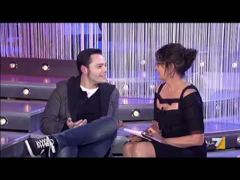 Tiziano Ferro intervistato da Serena Dandini: "L'omosessualità in Italia è ancora un tabù"