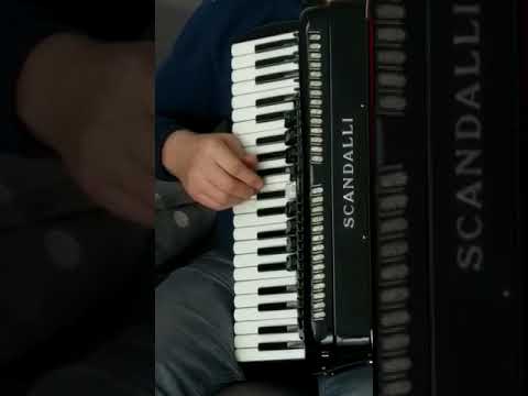 Daniel Hartie-Cand vom  intra pe-a tale porti de aur