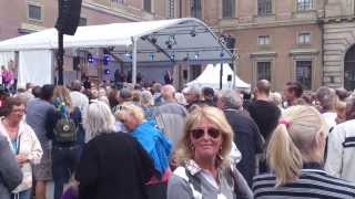 Krister Sjögren sjunger Smile - borggården Stockholms Slott