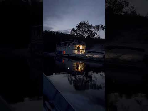 Se tem saida tem a chegada. Nossa chalana a nos esperar ao final de mais um dia de pescaria