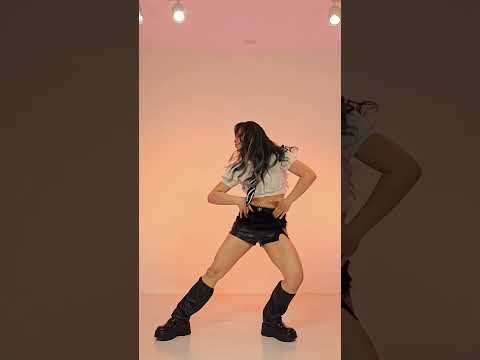 Siapa yang bisa nolak pesona TWICE? Cek dance cover "Strategy" mereka yang super catchy ini! 💃✨