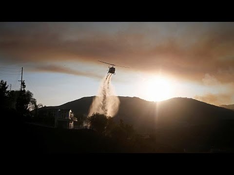 شاهد بلاك هوك تساعد على إطفاء النيران في كاليفورنيا