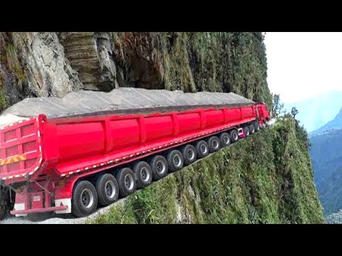 Total IDIOTS VS TRUCKS ! Truck Crash Compilation | DANGEROUS MOMENTS OF THE YEAR COMPILATION 2022 !!
