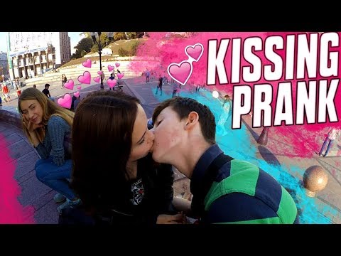 Kissing Prank ПИКАП ПОЦЕЛУЙ С НЕЗНАКОМКОЙ   РАЗВОД НА ПОЦЕЛУЙ