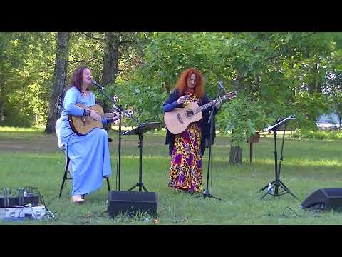 Anta Eņģele un Laila Purmaliete   Vīgantes parkā  2023