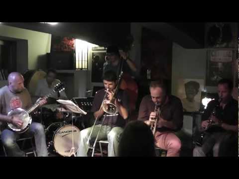 MR. DIXIE JAZZ BAND - At the jazz band ball (A Coruña, BâBâ Bar 6.10.12) [HD]