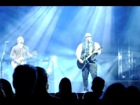 Big Mike and Casey James sing Have you ever really loved a woman at United Center 8-28-2010