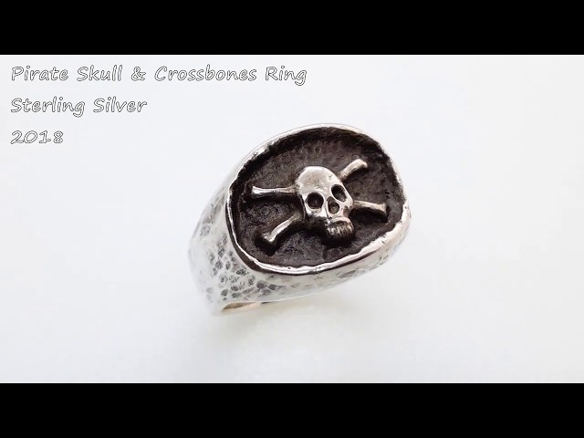 Vídeo relacionado con Bling Jewelry Halloween Caribbean Pirate Skull & Cross Swords Abalorios Para Mujer Para Adolescente Plata De Ley Oxidada .925 Para Pulsera Europea