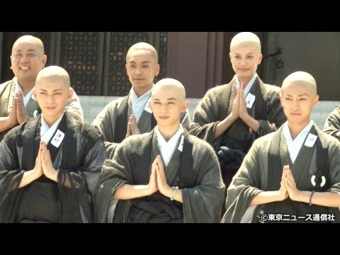 【TNS動画ニュース】吉沢亮、桐山漣、鍵本輝らが坊主姿でヒット祈願...ドラマ&舞台「ぶっせん」記者会見