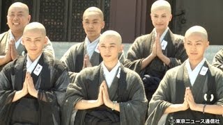 【TNS動画ニュース】吉沢亮、桐山漣、鍵本輝らが坊主姿でヒット祈願...ドラマ&舞台「ぶっせん」記者会見