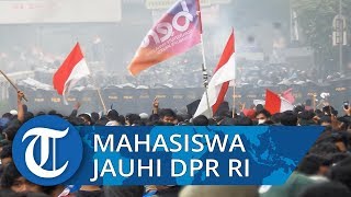 Pasca-Polisi Tembakan Gas Air Mata, Mahasiswa Berhamburan Menjauhi Gerbang DPR