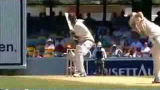 Glenn Mcgrath reverse swinging yorker - YouTube
