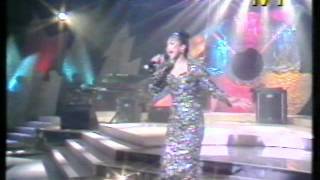 Download lagu Ziana Zain - Madah Berhelah (1993) LIVE mp3 Download lagu Ziana Zain - Madah Berhelah (1993) LIVE mp3