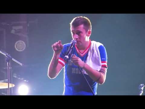 twenty one pilots performs Slowtown in Korea / Tyler waving a towel around for 5 minutes