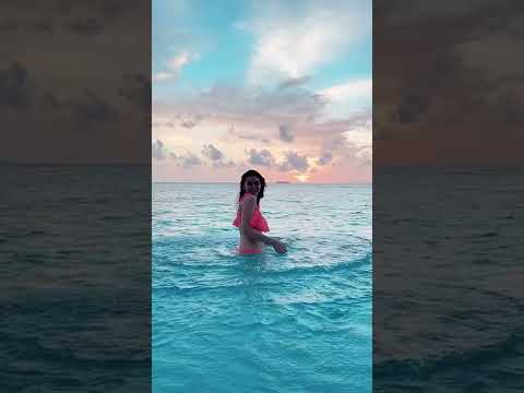 Hansika in Beach😍