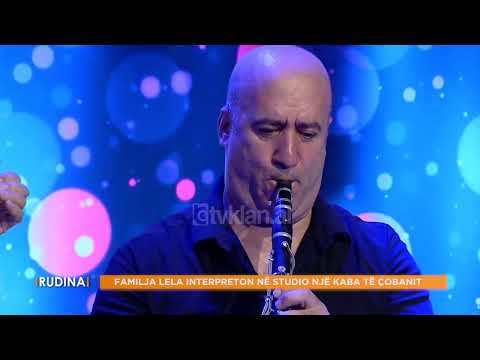Familja Lela interpreton në studion e “Rudina” një kaba të çobanit