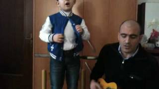 Gabriele e papà cantano Frutto del Buio Blind Guardian cover