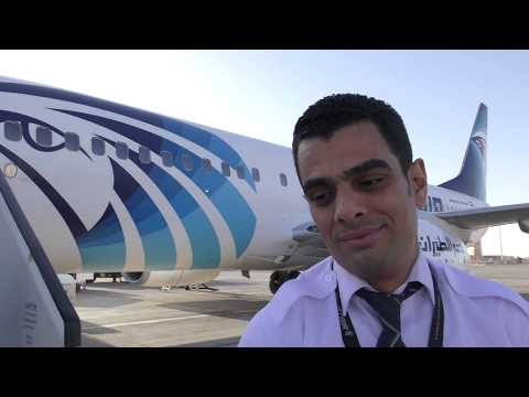 Embarque no voo MS95 Aswan da Egyptair para o Aeroporto Internacional do Cairo, Egito