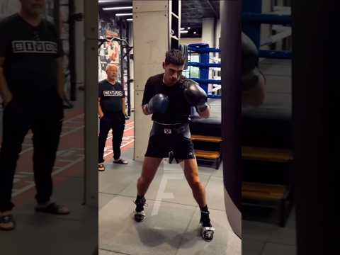 Dmitry Bivol looking SMOOTH on the heavy bag #dmitrybivol #bivol #boxing