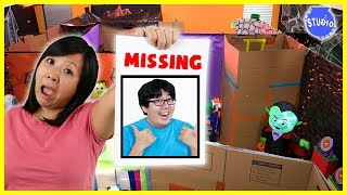 RYAN&#39;S DADDY IS MISSING in the Giant Spooky Halloween Maze + Zombies!