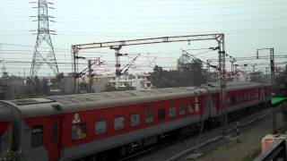 preview picture of video 'INDIAN RAILWAYS : Mumbai Rajdhani Express with Duronto liveried WAP7.MP4'