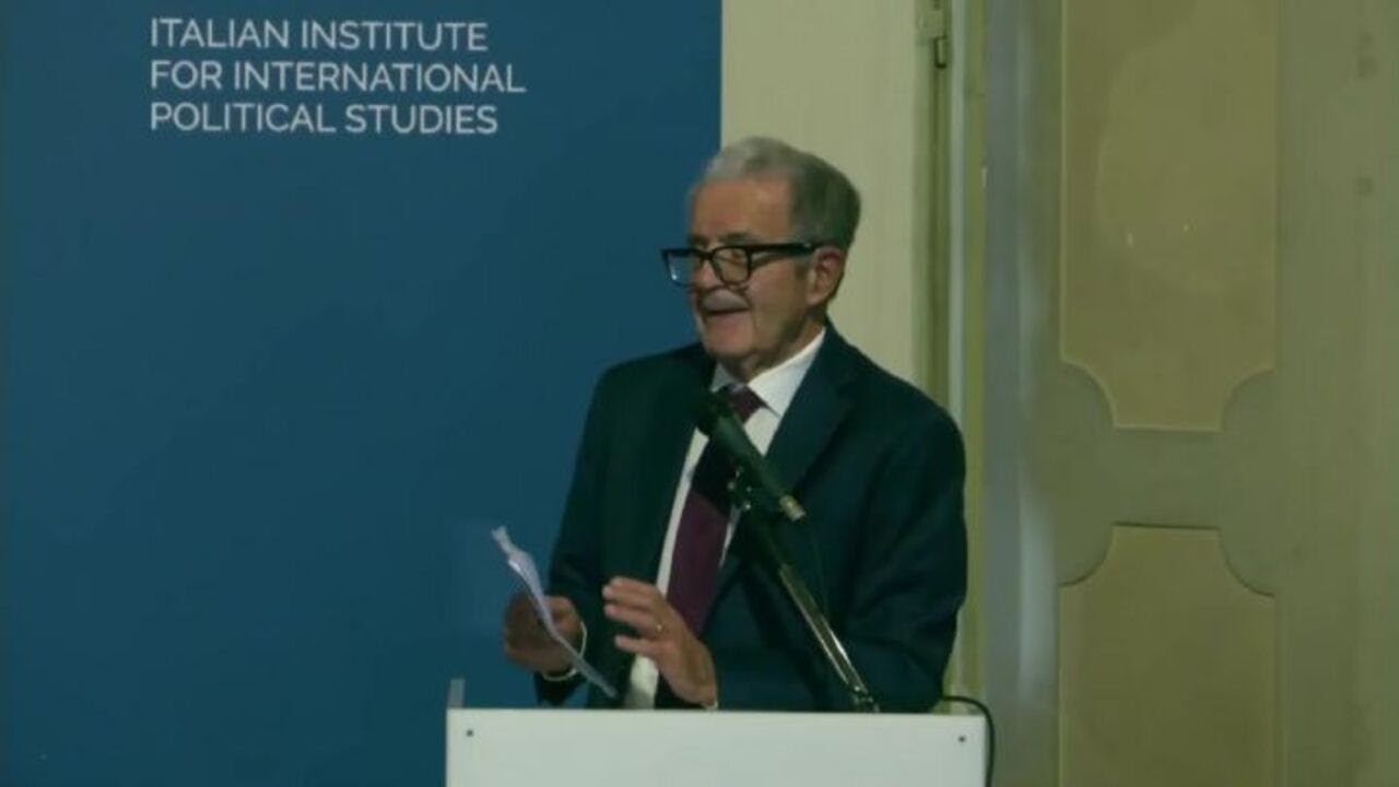 Prodi riceve premio Ispi: Trump odia l'Ue, ma il suo declino è colpa nostra e del voto all'unanimità