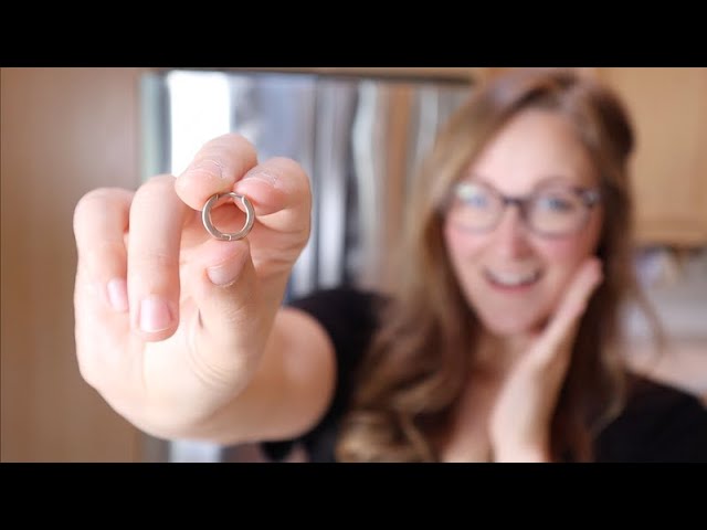 Vídeo relacionado con limerencia Pares hipoalergénicos en titanio puro G23, Pendientes ligeros de circonita cúbica, joyería piercing para mujeres, niñas y adolescentes. (5mm, Butterfly Clasp)