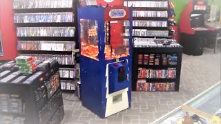 Old school 90's steel "Challenger" Candy Crane Machine ripped off Jaws the Movie!