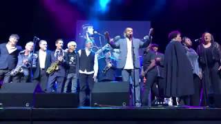 CHRIS WALKER sings "Hallelujah" live