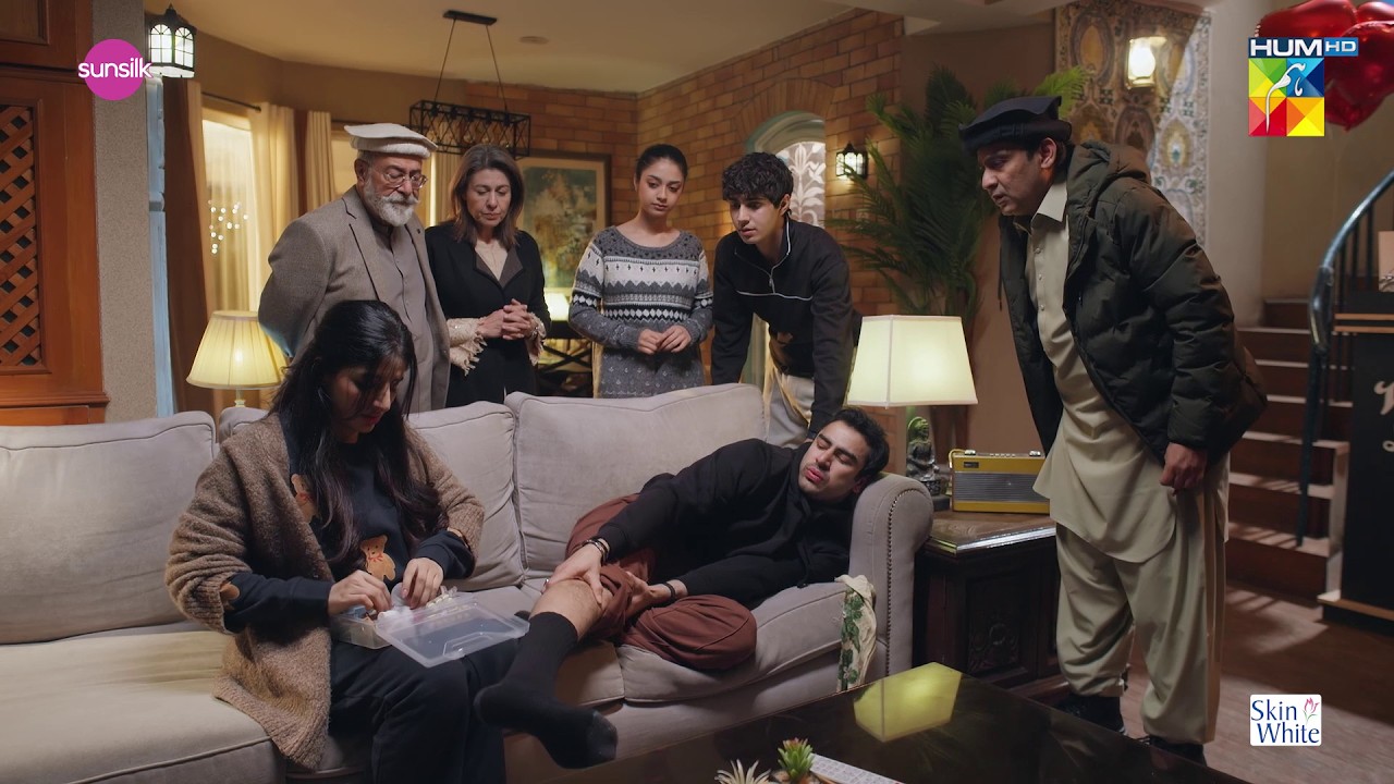 Hayat Saanp Ka Nahi Mohabbat Ka Dasa Hua Hai...! Winter Love - HUM TV