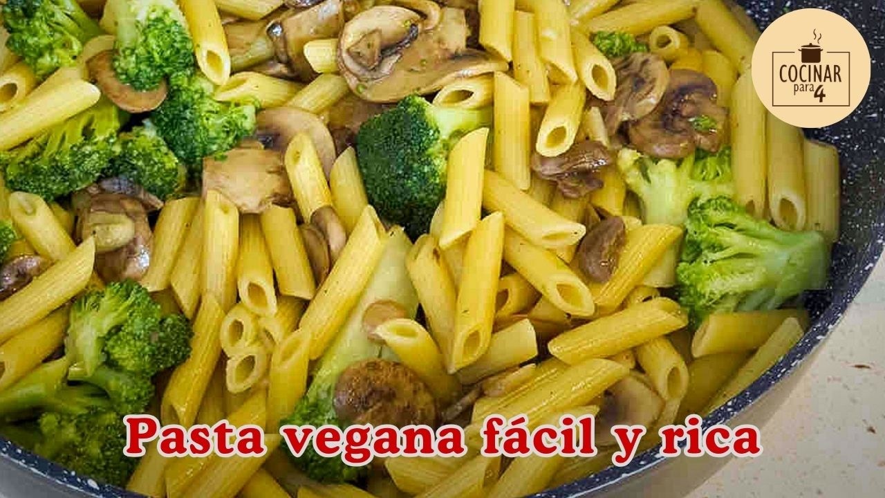 Macarrones veganos con brócoli y champiñones