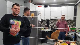 ПРИНЕСЛИ ПОКУШАТЬ и Померяли давление