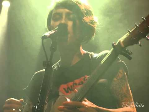 18/18 Tegan & Sara - Living Room @ Atelier Babylon, Bratislava, Slovakia 11/08/13