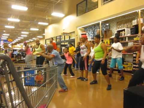 camela and mo better me crew and a lil willitary at englewood krogers!!