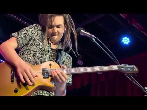 Taj Farrant video