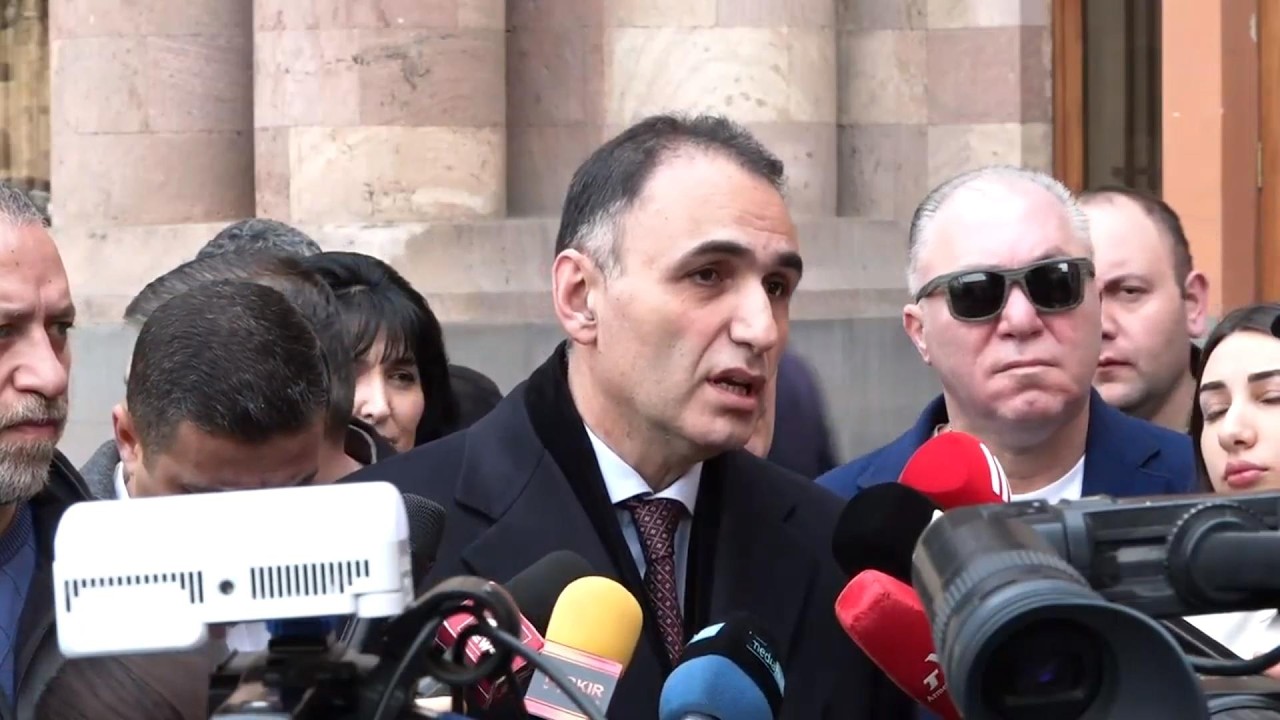 #Ուղիղ․ Թոշակների բարձրացման վերաբերյալ «Հայաքվե»-ի ակցիան կառավարության շենքի դիմաց