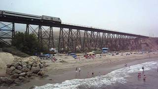 preview picture of video 'Surfliner crossing Gaviota trestle'