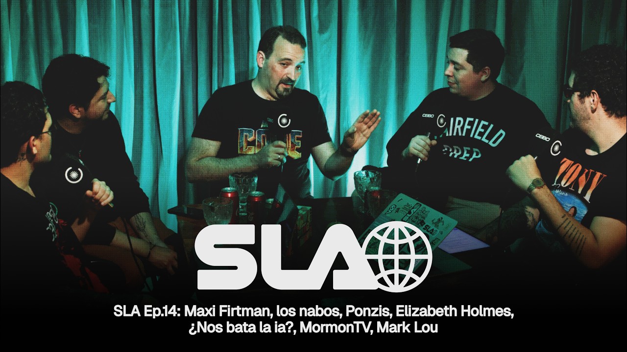 Episodio de SLA: cuatro personas conversando alrededor de una mesa bajo luz verde