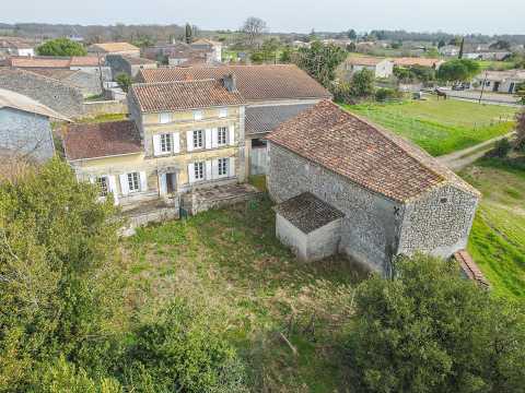 Propriété à vendre à Hiersac, Charente - 472 500 € - photo n°3