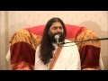 Rishi Nityapragya Singing Narayan Hari Om Los Angeles 2007