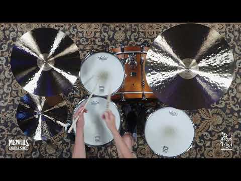 Paiste 17" Signature Traditionals Thin Crash Cymbal - 1084g (4301217-1072622D)