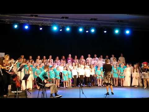 Makedonsko devojče, Hor DKCB i dirigent Nevena Ivanovic