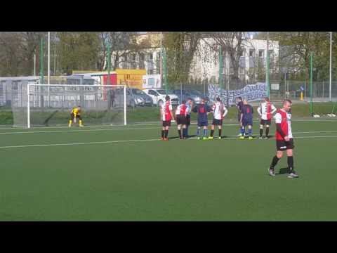 Rzut karny.  Nida Sobków vs Partyzant Wodzisław