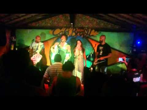 Show de Black do Acordeon e Bárbara Greco no Café Brasil