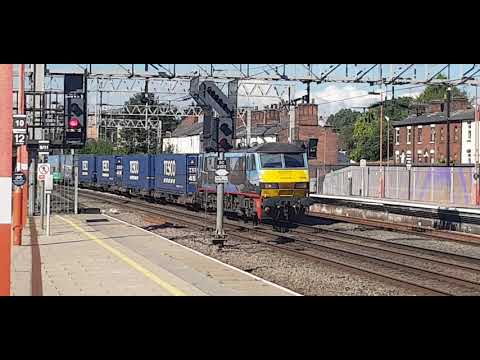 4M25 - DB90's - RARE - Malcolm on his own on mostly-TESCO Malcolm at lunchtime at Stafford - 90024.
