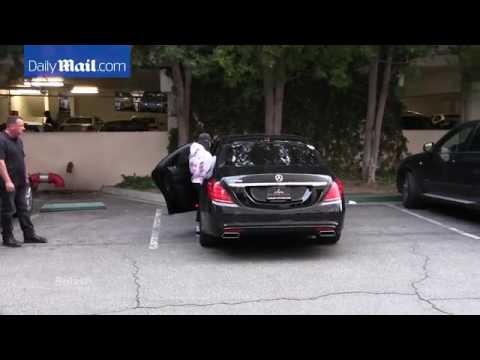 download lagu mp3 mp4 Kourtney Kardashian Hoodie, download lagu Kourtney Kardashian Hoodie gratis, unduh video klip Kourtney Kardashian Hoodie