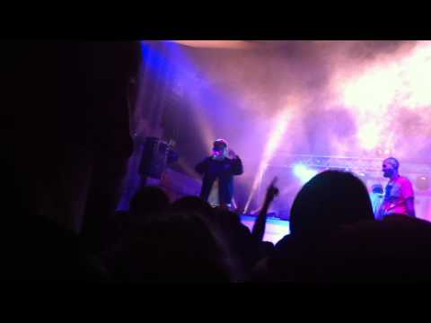 Barracruda & Rocco Hunt - Fratello mio LIVE @ STRIKE 11-10-13 / BC3 Showcase