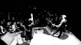 The Queers &quot;Don&#39;t Back Down&quot; and &quot;Punk Rock Girls&quot; Live in Chicago