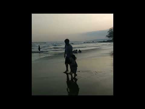 keseruan papih dan Thania di pantai