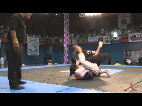 MUNDIAL CBJJE 2013 - Nathiely Karoline x Monique Gonçalves by x-combat
